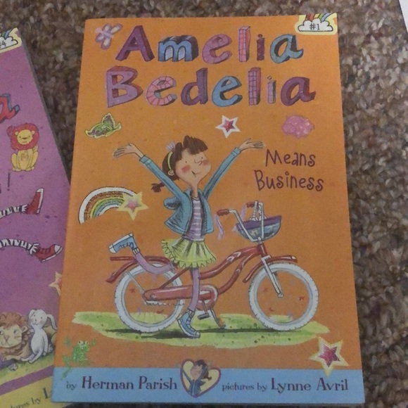2 piece set Amelia Bedelia books, excellent condition - Picture 2 of 11